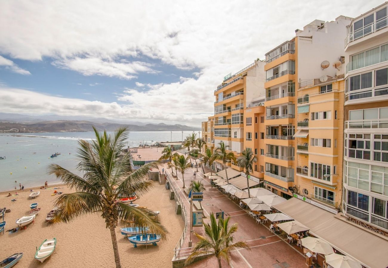 Apartment in Las Palmas de Gran Canaria - On the first line of Canteras beach Sea view