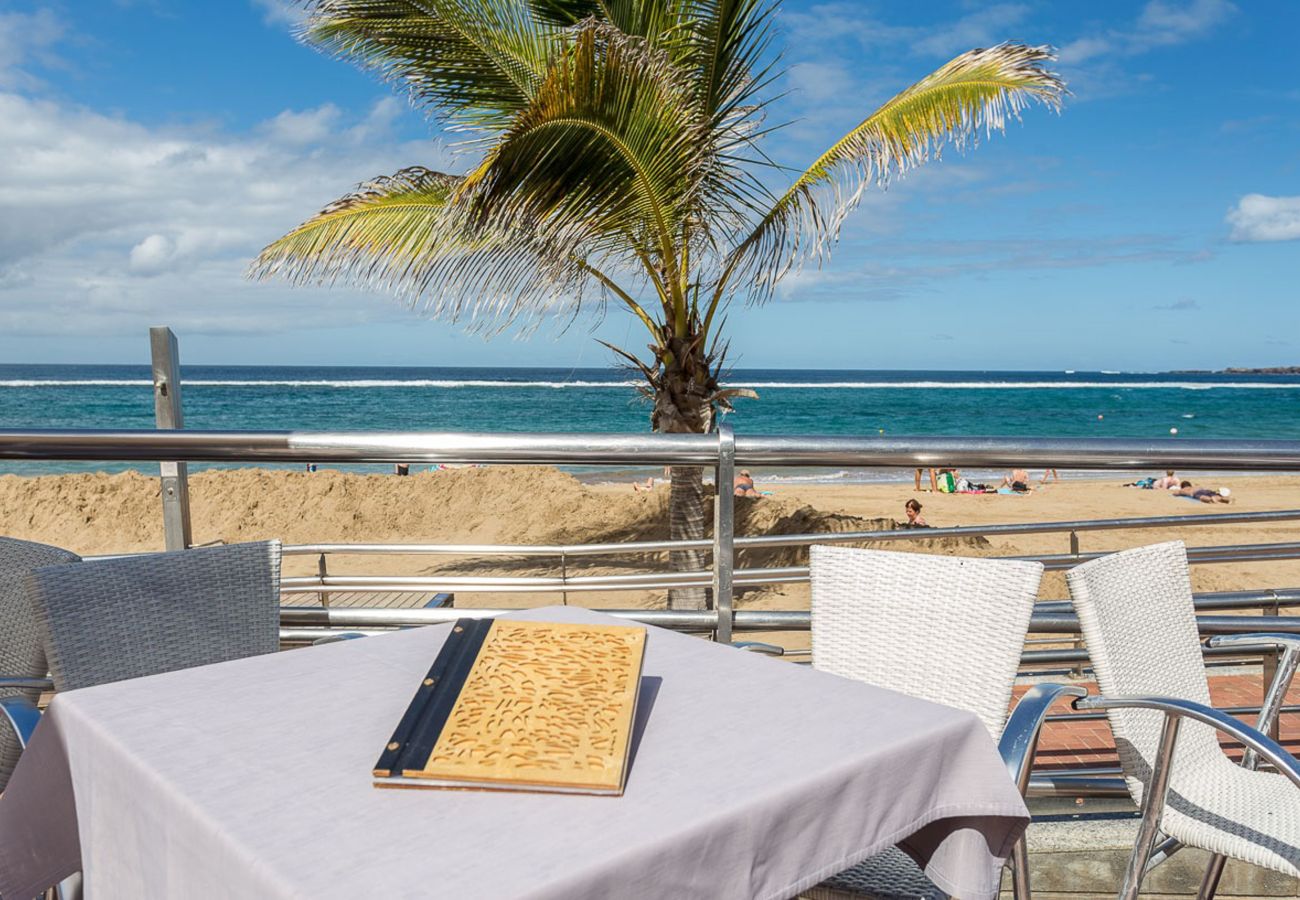 Apartment in Las Palmas de Gran Canaria - Studio 21 with balcony on Las Canteras beach