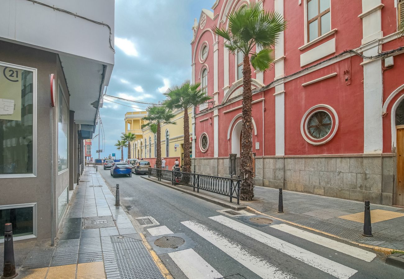 Apartment in Las Palmas de Gran Canaria - Studio 21 with balcony on Las Canteras beach