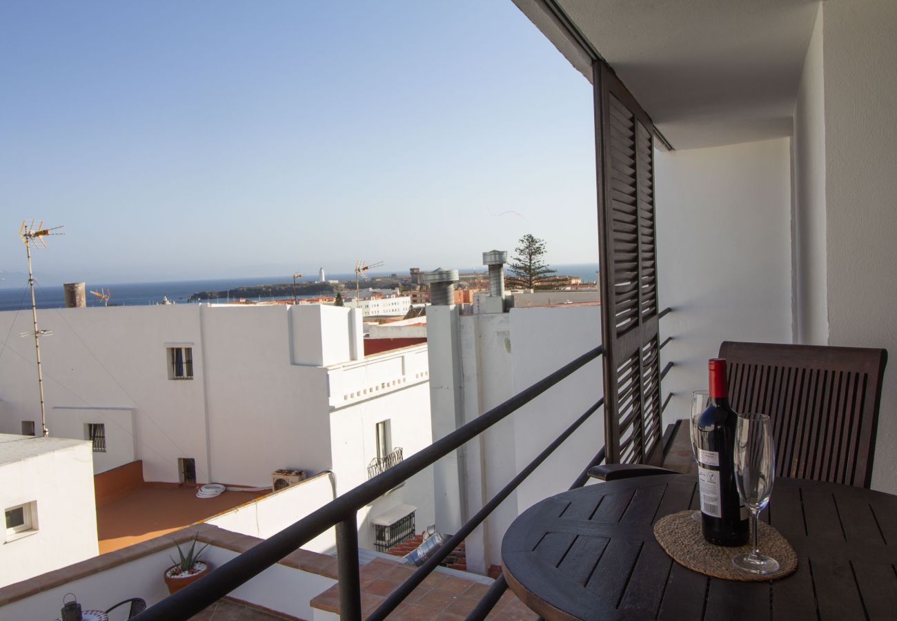 Apartment in Tarifa - Fully renovated old town apartment with terrace