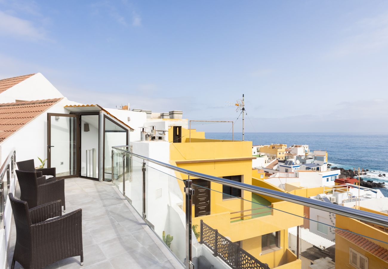 Apartment in Puerto de la Cruz - Lightbooking Ático Bencomo con vistas a la playa 