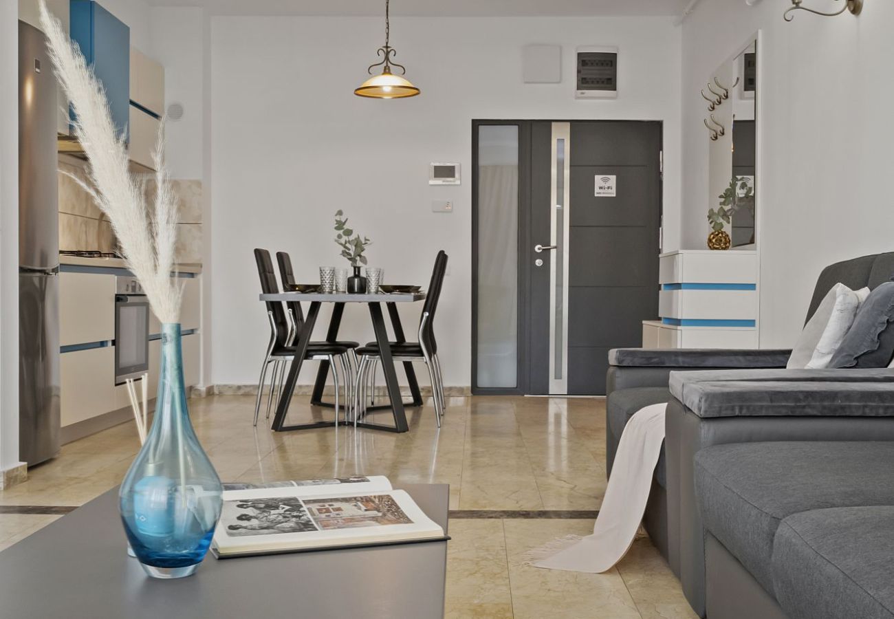 Apartment in Mamaia - Sophia 3 Luxury Mamaia Apartment 2 Bedroom & 1 Livingroom