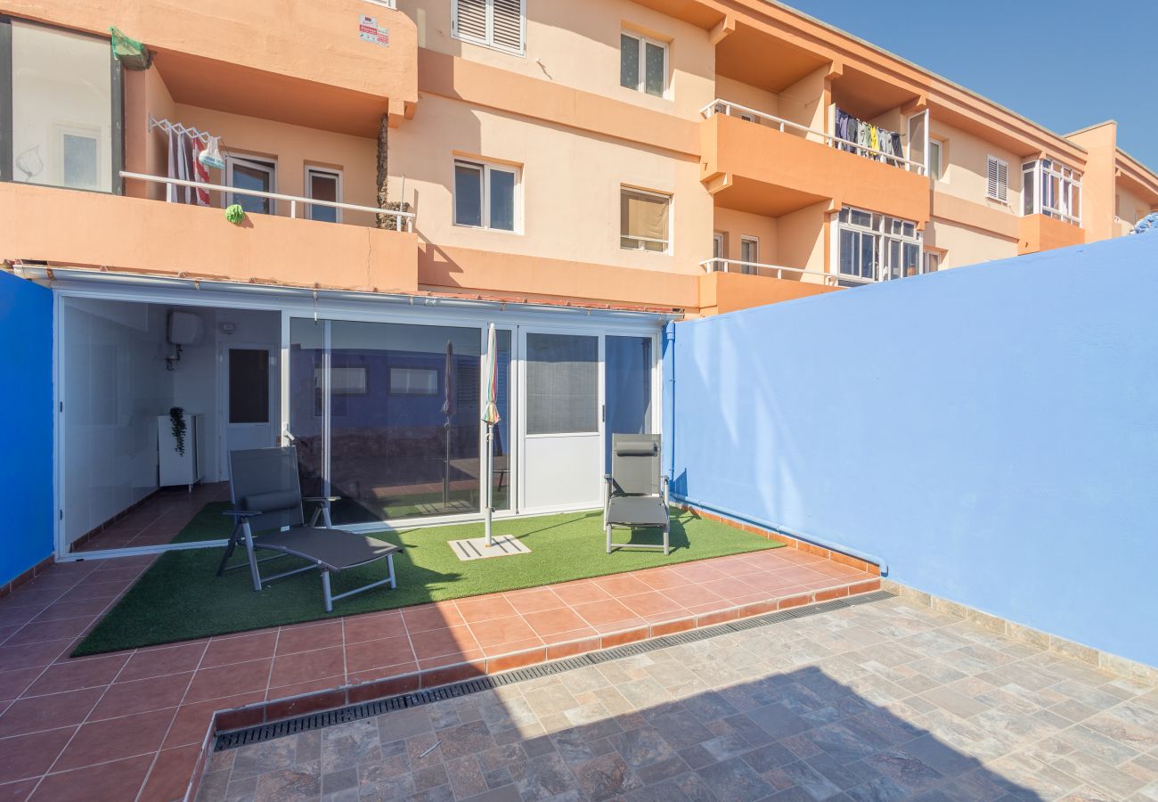Apartment in Ingenio - El Burrero Beach with terrace and private solarium
