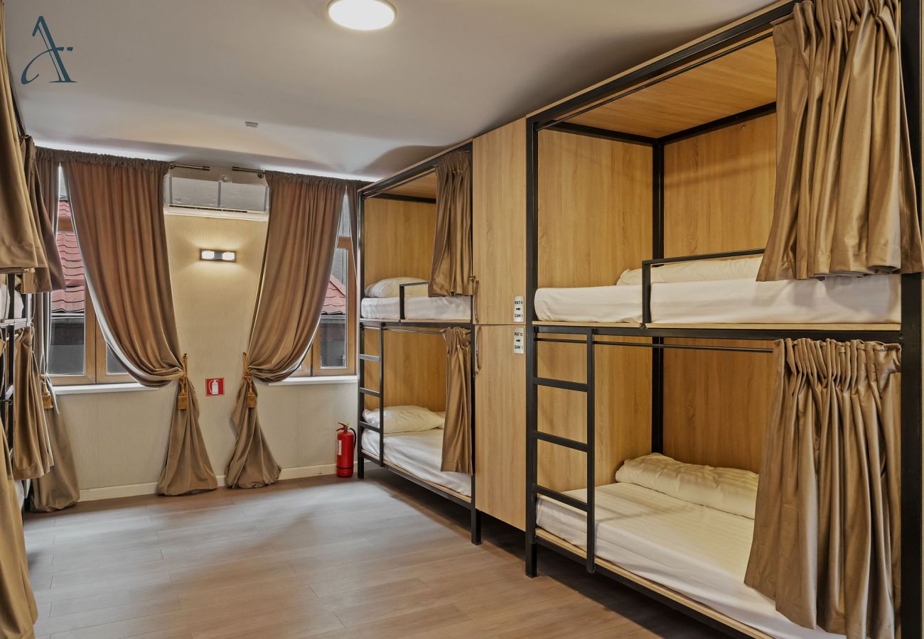 Residence in Bucharest - Ramana Hostel Six in the City