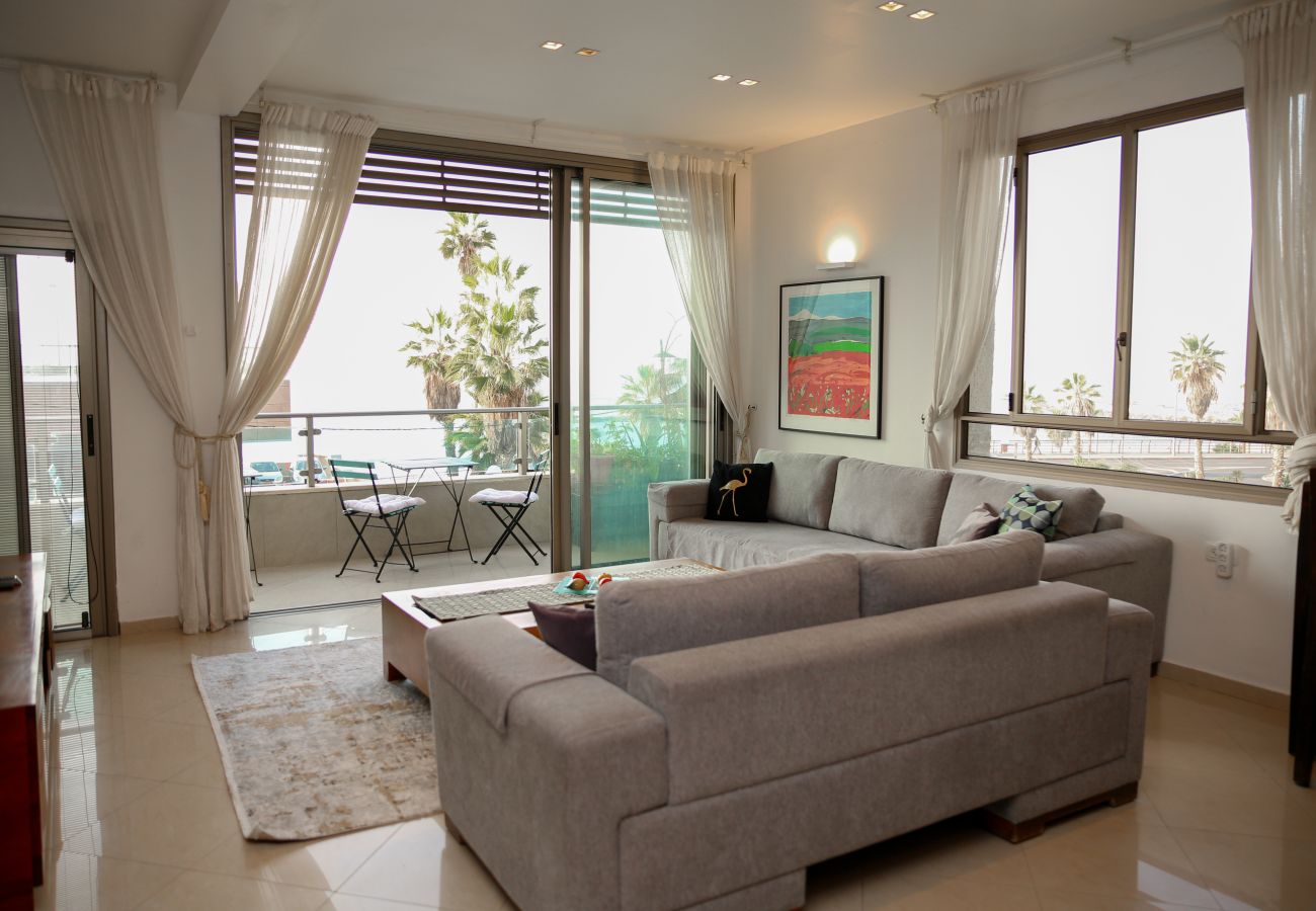 Apartment in Tel Aviv - Jaffa - Bright 2BR with Sea View next to Central Beach