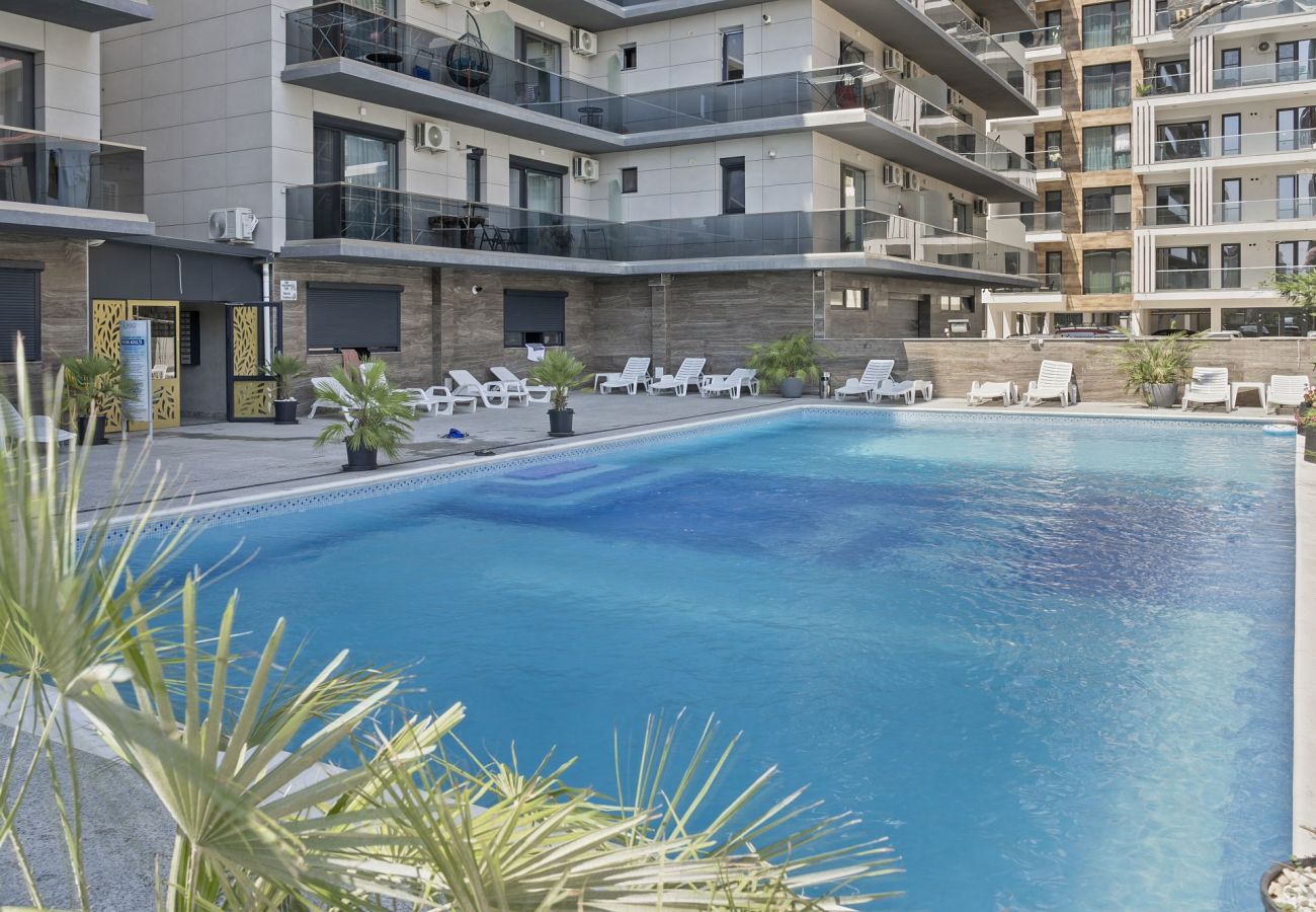 Apartment in Mamaia Nord - Almar 1BDR with Pool & Private Parking