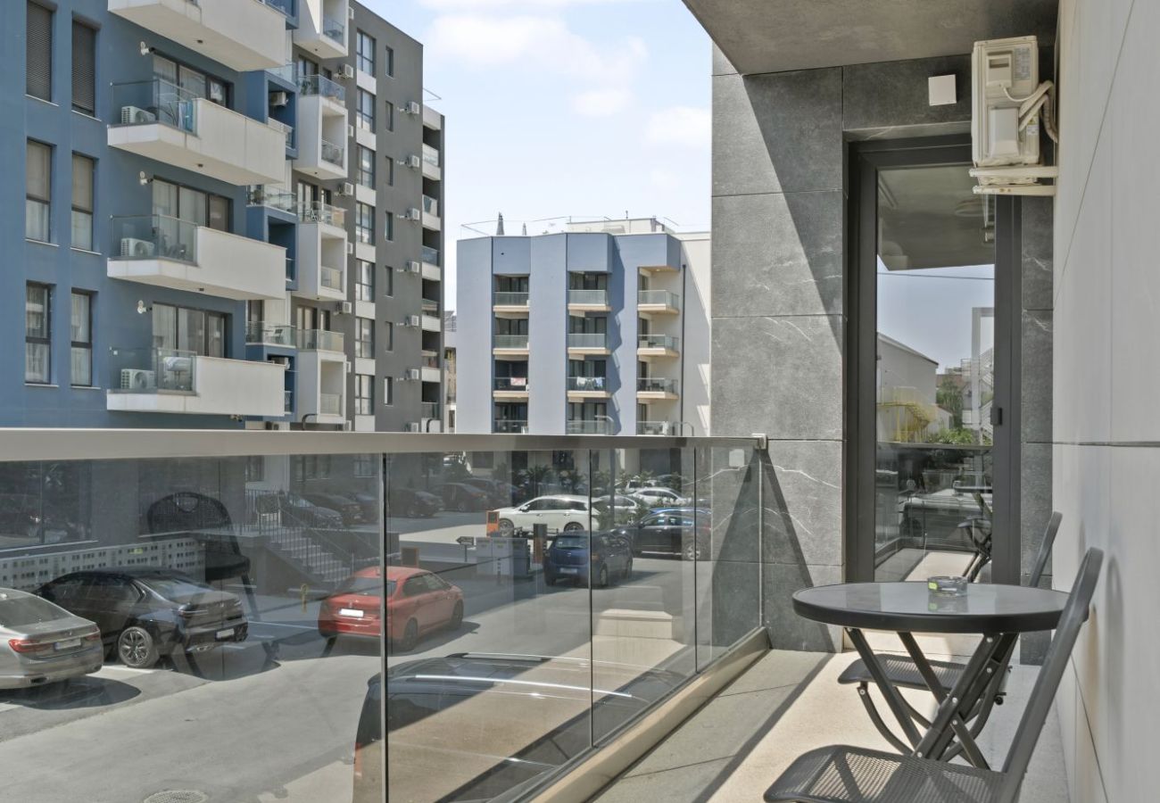 Apartment in Mamaia Nord - Almar 1BDR with Pool & Private Parking