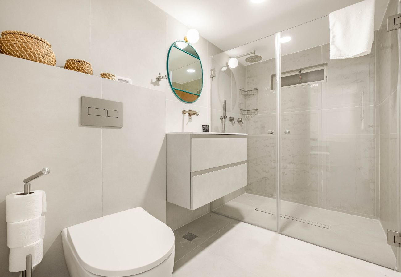 Apartment in Tel Aviv - Jaffa - High End Renovated Duplex near Carmel Market by FeelHome