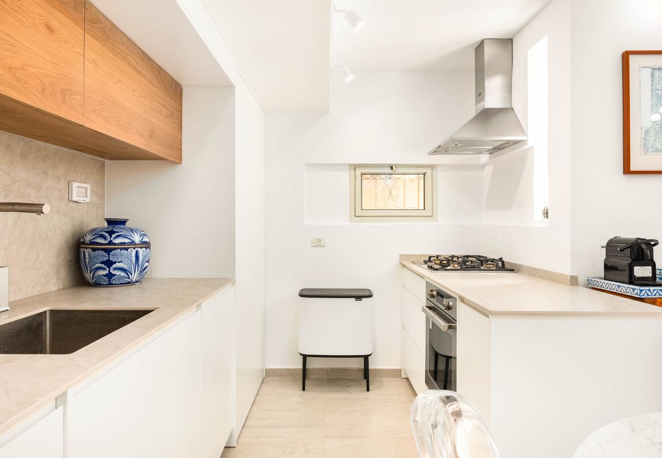 Apartment in Tel Aviv - Jaffa - High End Renovated Duplex near Carmel Market by FeeHome