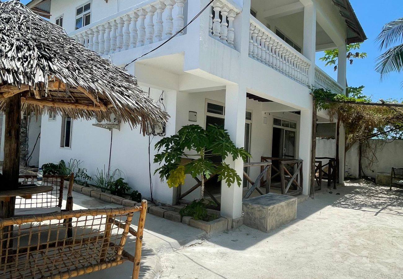 Studio in Bwejuu - Oceanfront Haven – Villa & Guest Rooms