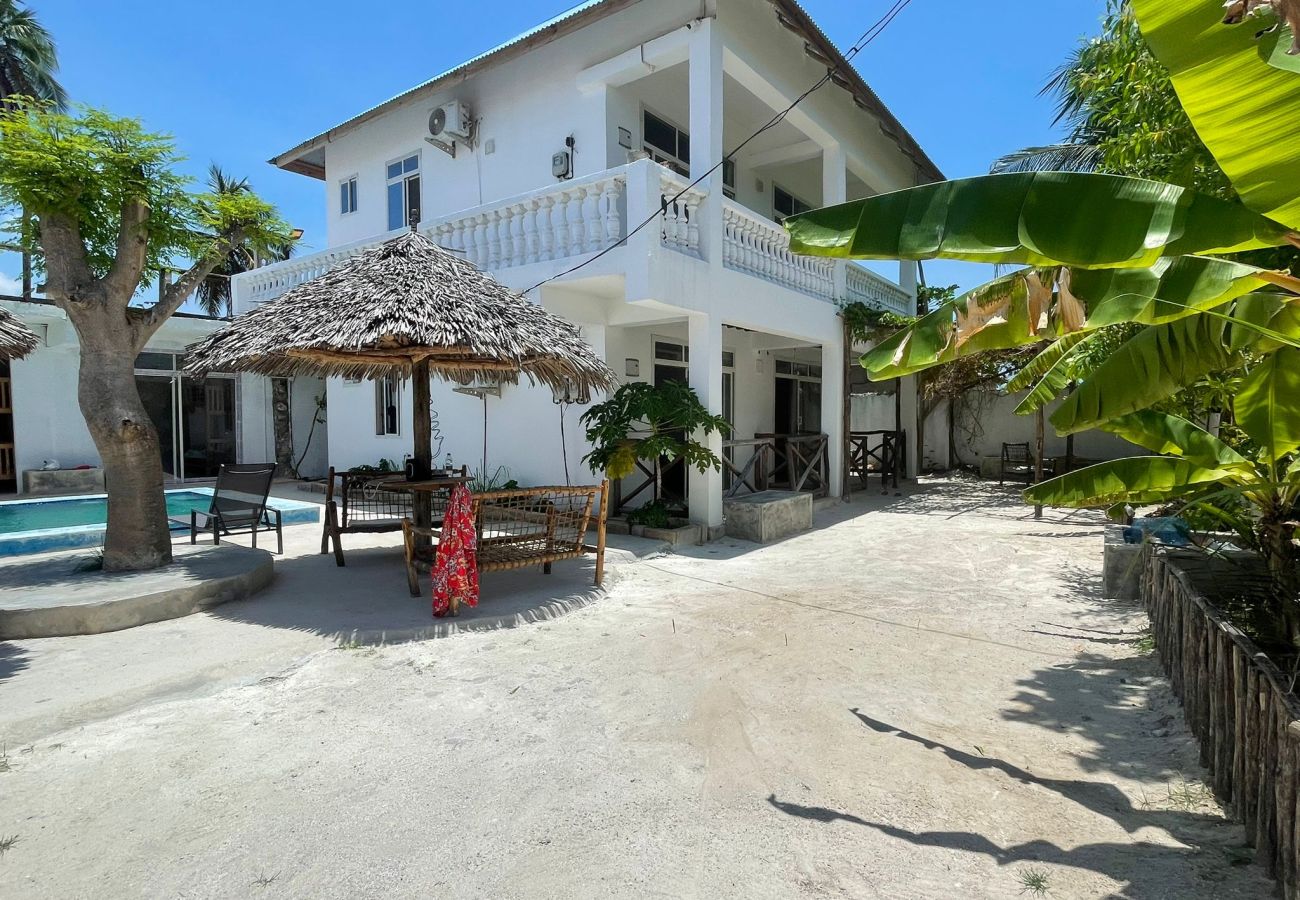 Studio in Bwejuu - Oceanfront Haven – Villa & Guest Rooms