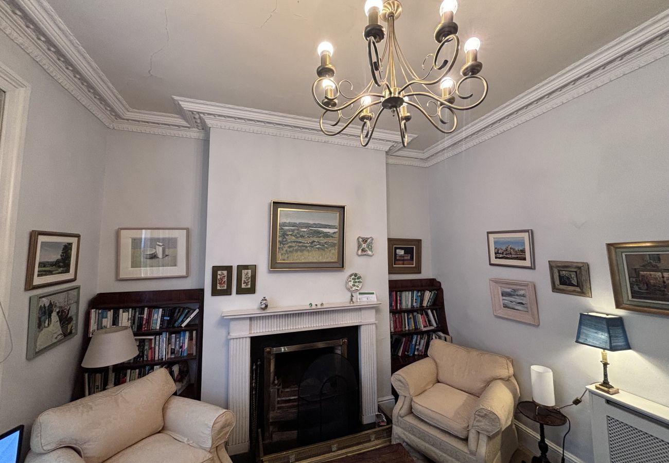 House in Dublin - Charming & Quaint Donnybrook Townhouse