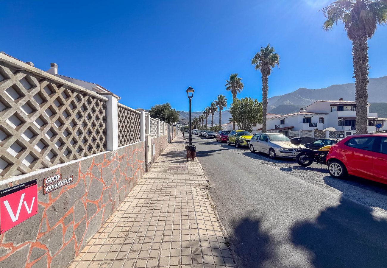 House in Agaete - Agaete El Turman with solarium terrace and private car park