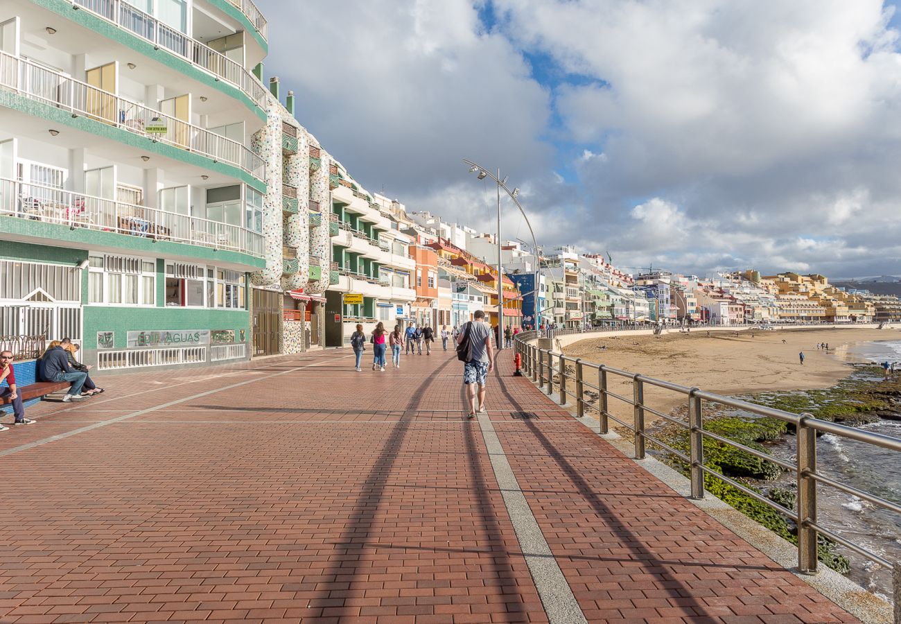 Apartment in Las Palmas de Gran Canaria - Lightbooking Breezy Bright Urban Oasis