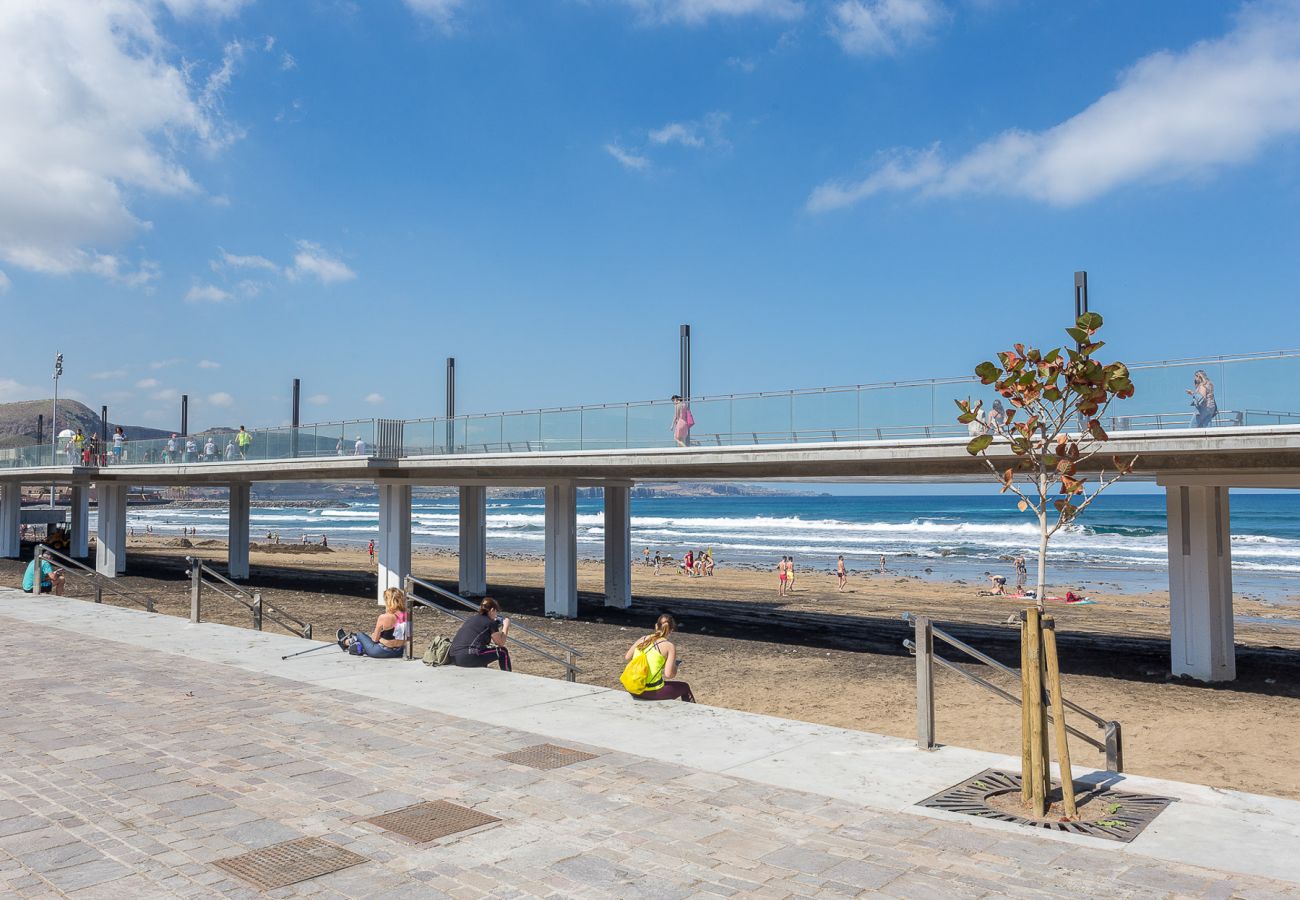 Apartment in Las Palmas de Gran Canaria - Lightbooking Breezy Bright Urban Oasis