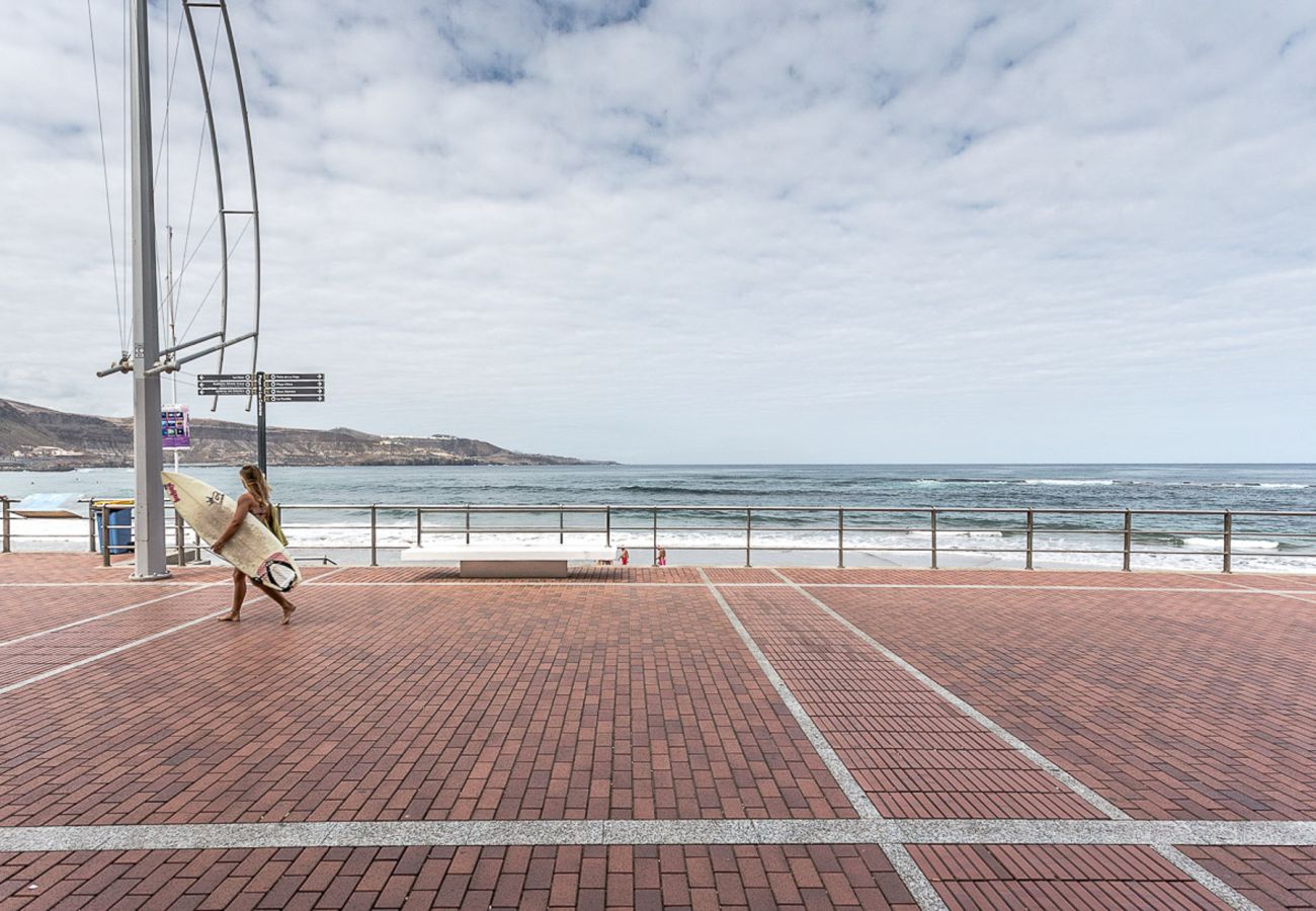 Apartment in Las Palmas de Gran Canaria - Lightbooking Breezy Bright Urban Oasis