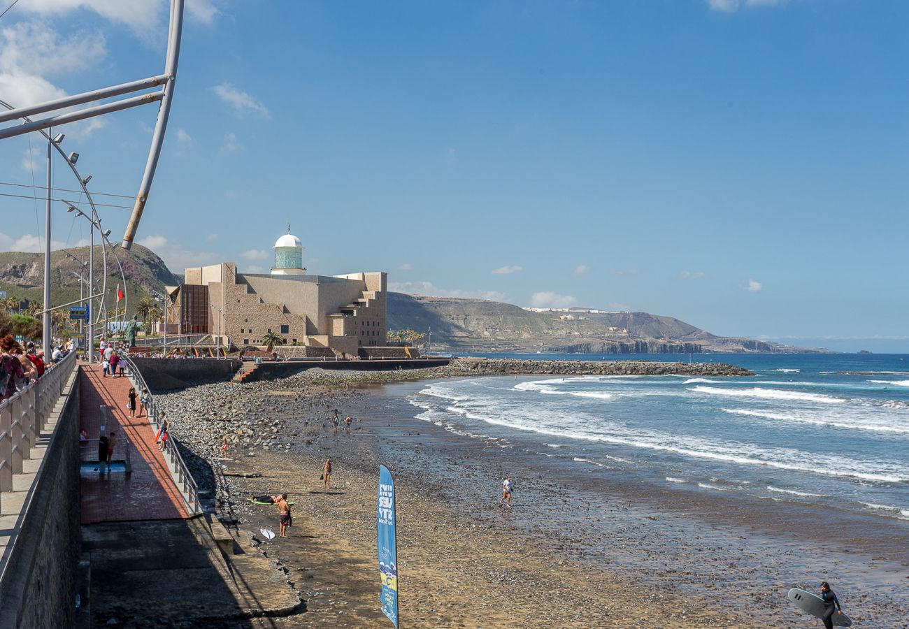 Apartment in Las Palmas de Gran Canaria - Lightbooking Breezy Bright Urban Oasis