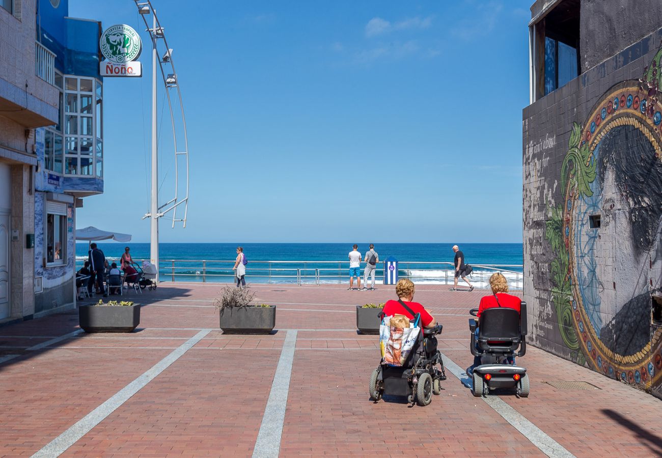 Apartment in Las Palmas de Gran Canaria - Lightbooking Breezy Bright Urban Oasis