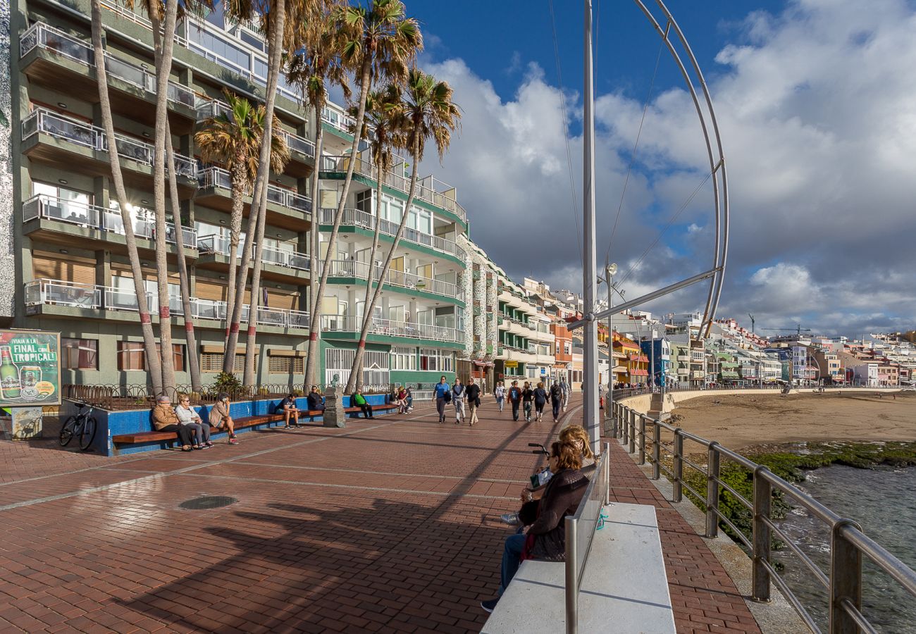 Apartment in Las Palmas de Gran Canaria - Lightbooking Breezy Bright Urban Oasis