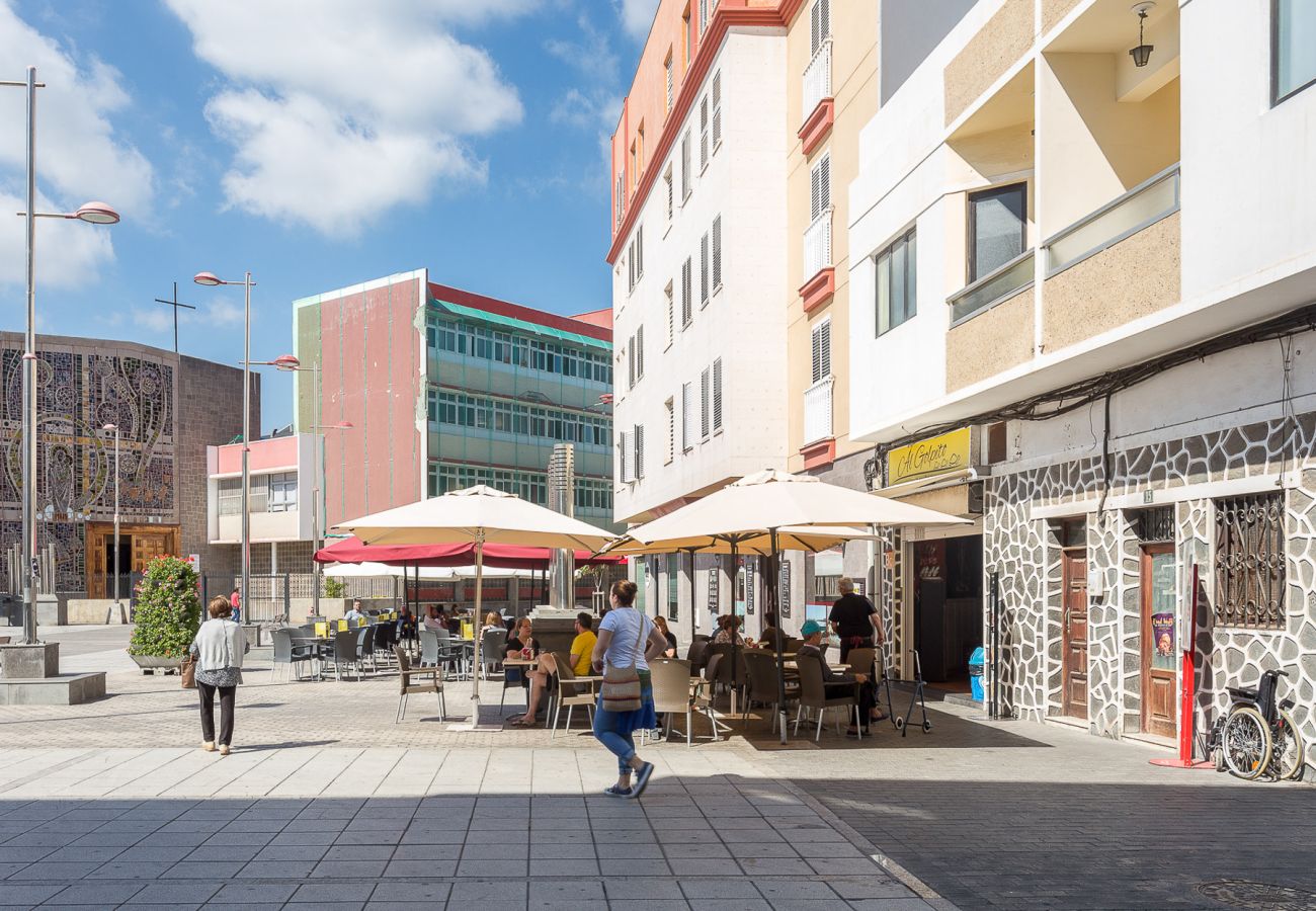 Apartment in Las Palmas de Gran Canaria - Lightbooking Breezy Bright Urban Oasis